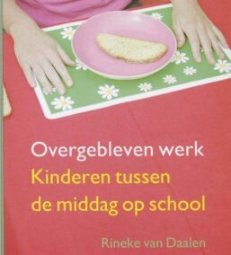 Overgebleven werk. Kinderen tussen de middag op school