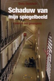 Schaduw van mijn spiegelbeeld. Leven in een gevangenis